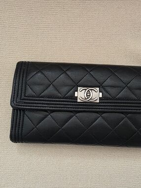 Chanel Boy Quilted Leather Wallet Black CC Logo Authentic Italy
